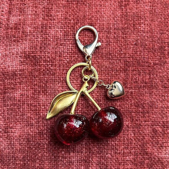 CHERRY AND HEART Bag Charm🍒 - Picture 5 of 6